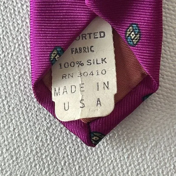 YVES SAINT LAURENT All Silk Necktie Bright PINK Made In USA 3.25x58” - Picture 5 of 5